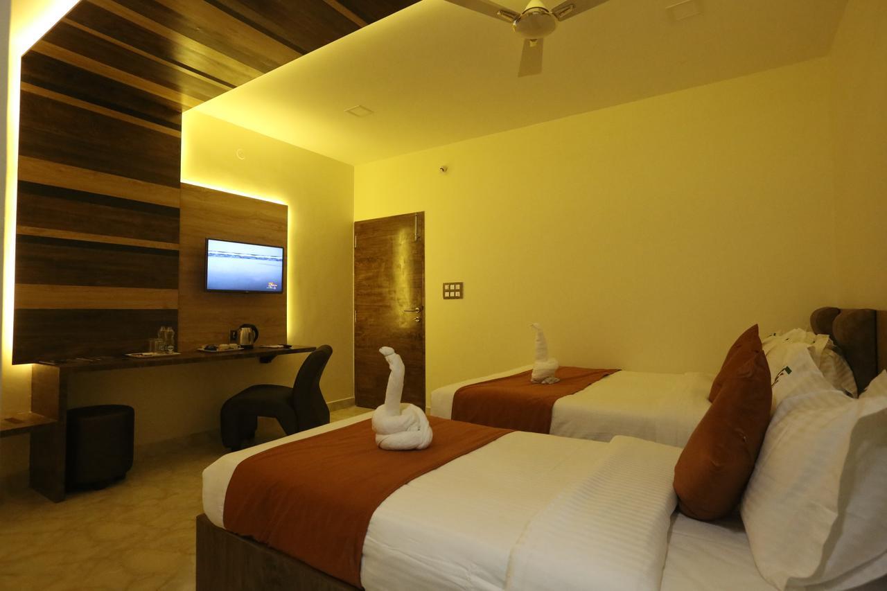 Hotel Sai Krish Grand Chennai Bagian luar foto