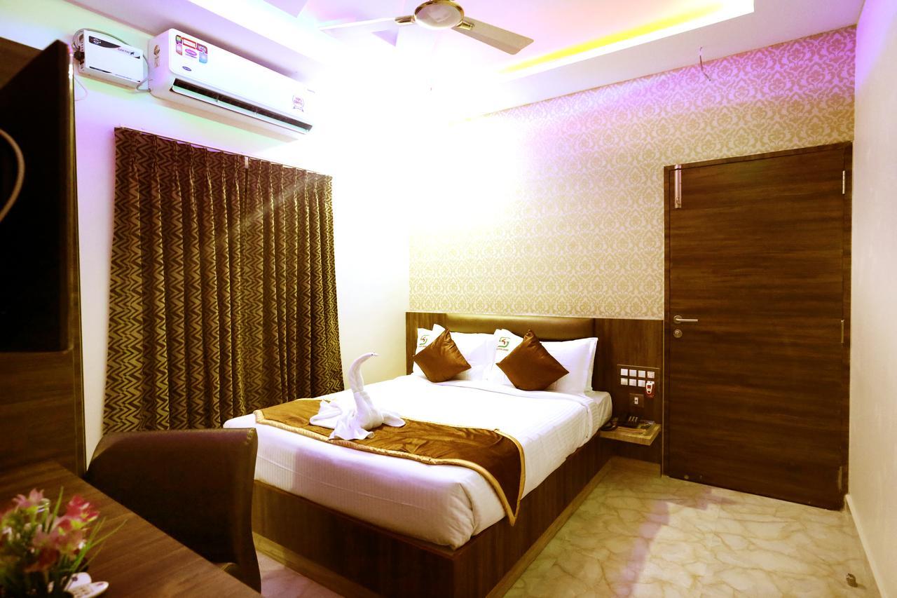Hotel Sai Krish Grand Chennai Bagian luar foto