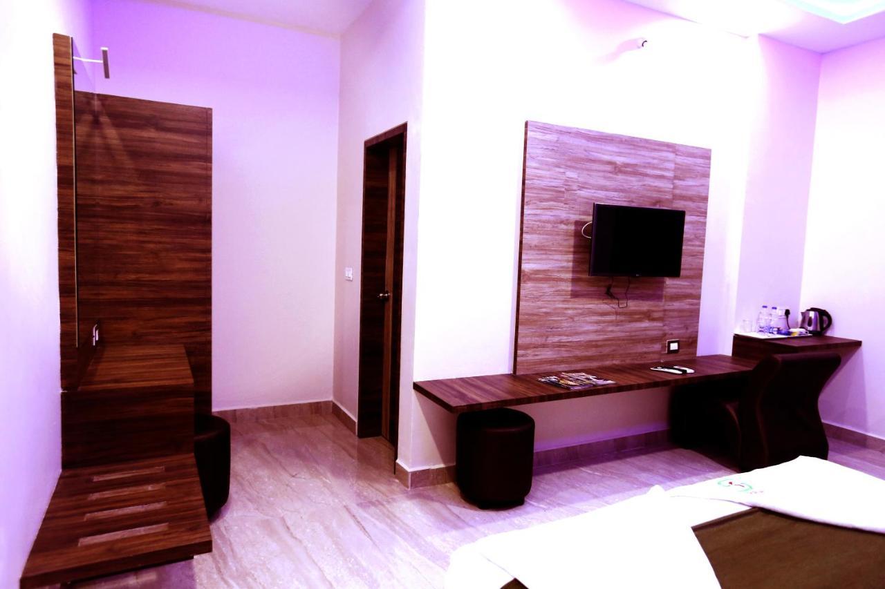 Hotel Sai Krish Grand Chennai Bagian luar foto